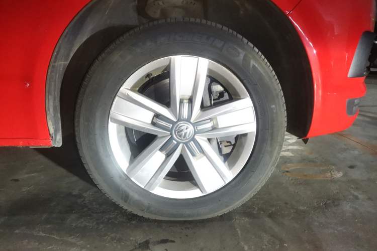 Used Volkswagen Caravelle 2018 2.0 TSI Four-Wheel Drive Comfort Edition 8 Seats Right Front Wheel Hub