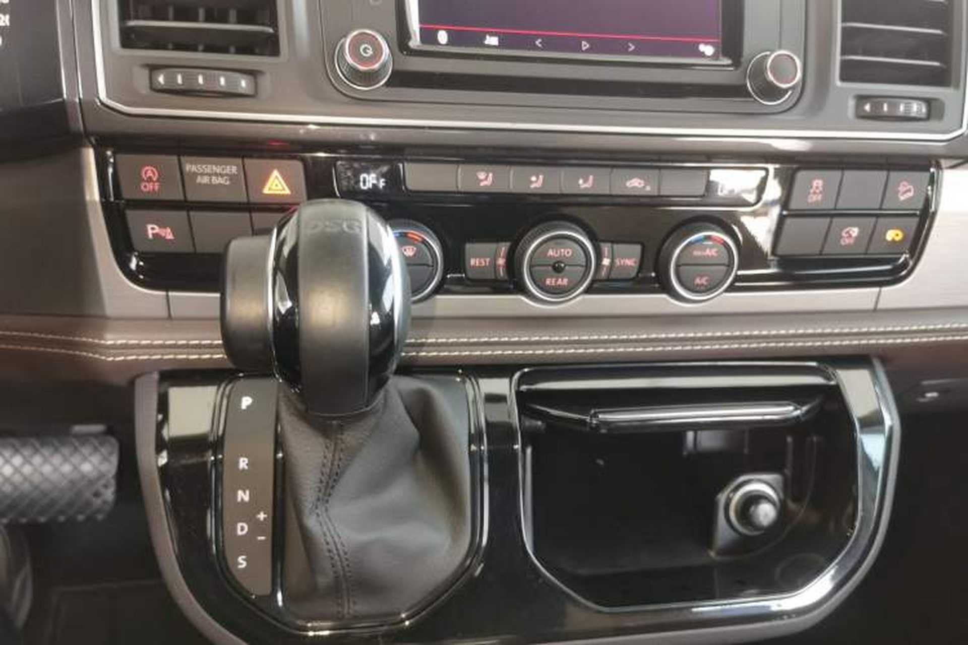 Used Volkswagen Caravelle 2018 2.0 TSI 4x4 Luxury Edition 7-Seater Gear Lever