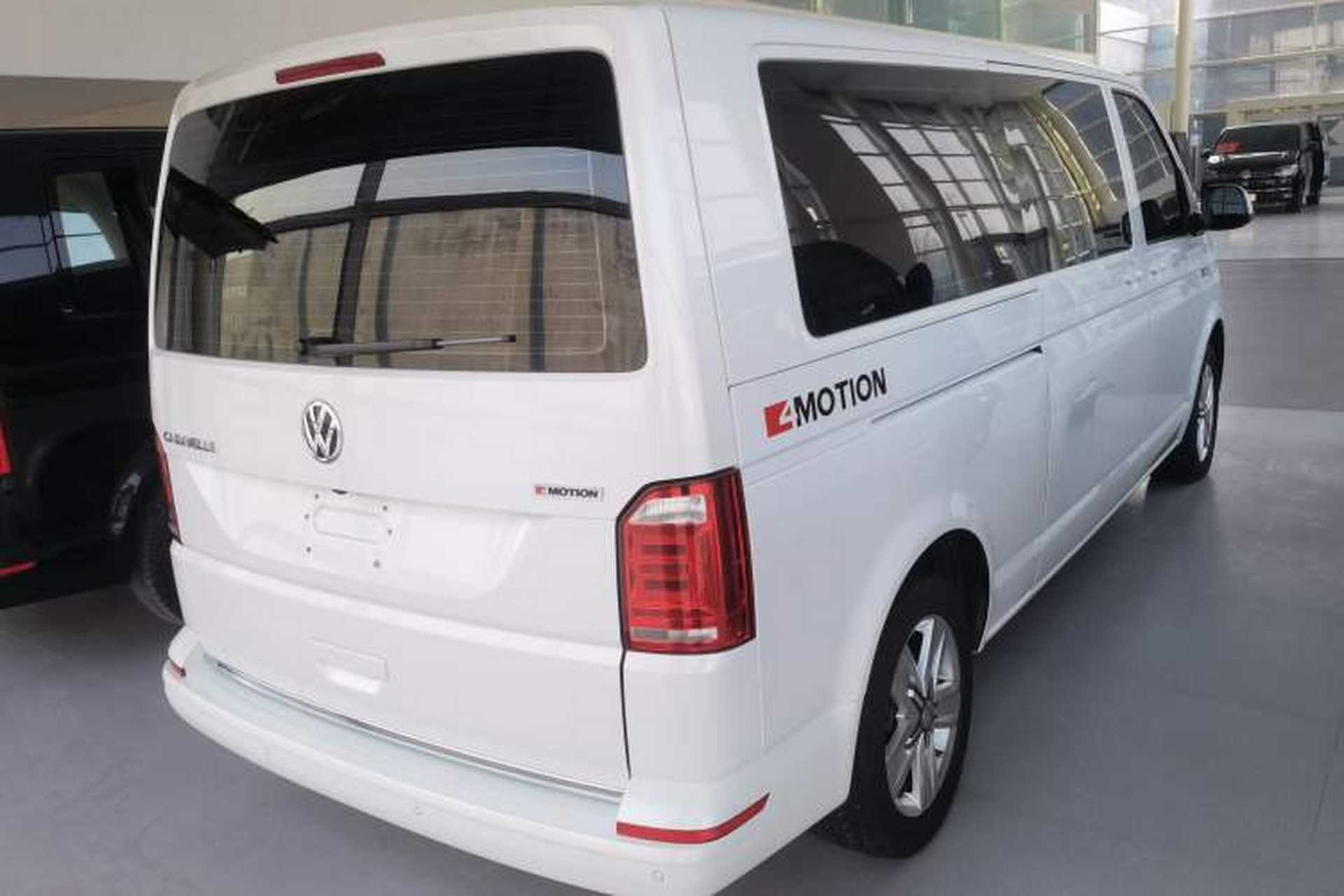 Used Volkswagen Caravelle 2018 2.0 TSI 4x4 Luxury Edition 7-Seater Rear Right 45 Deg