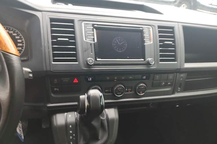 Used Volkswagen Caravelle 2019 2.0 TSI 4x4 Comfort Edition 7-Seater Audio And AC Panel
