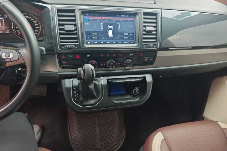 Used Volkswagen Caravelle  Audio And AC Panel