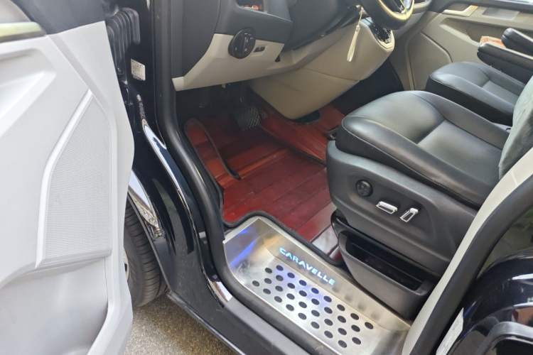 Used Volkswagen Caravelle 2019 2.0 TSI 4x4 Comfort Edition 7-Seater Driver Seat