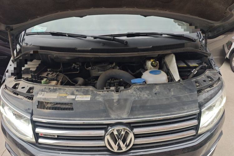 Used Volkswagen Caravelle  Engine Bay