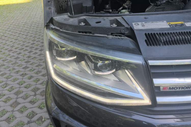 Used Volkswagen Caravelle 2019 2.0 TSI 4x4 Comfort Edition 9 Seats Engine Bay Right
