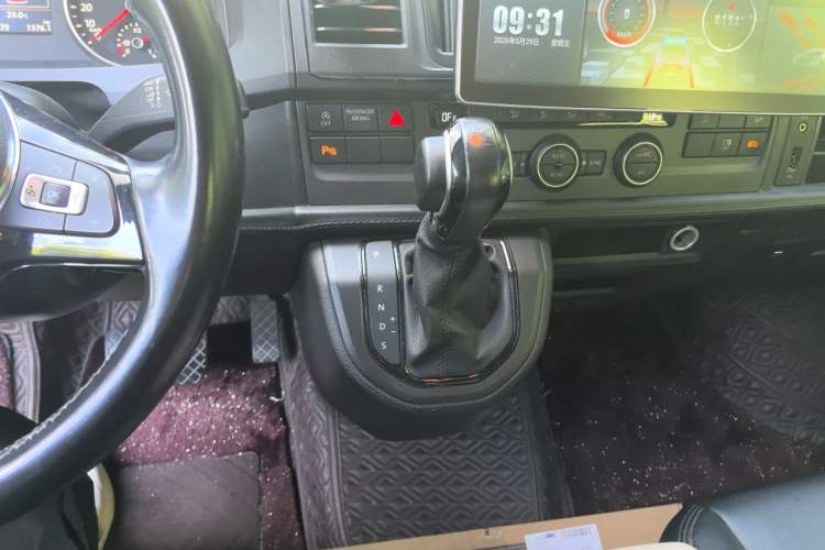 Used Volkswagen Caravelle 2019 2.0 TSI 4x4 Comfort Edition 9 Seats Gear Lever
