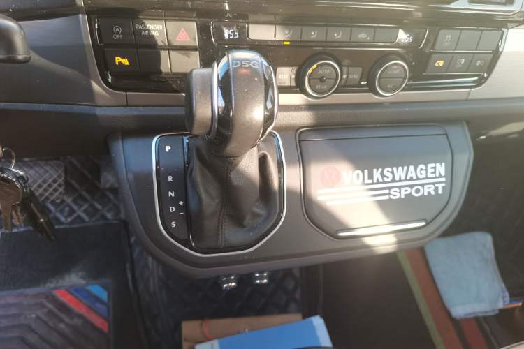 Used Volkswagen Caravelle 2019 2.0 TSI 4x4 Comfort Edition 7-Seater Gear Lever