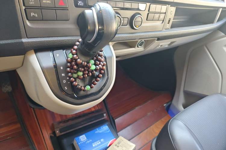 Used Volkswagen Caravelle 2019 2.0 TSI 4x4 Comfort Edition 7-Seater Gear Lever