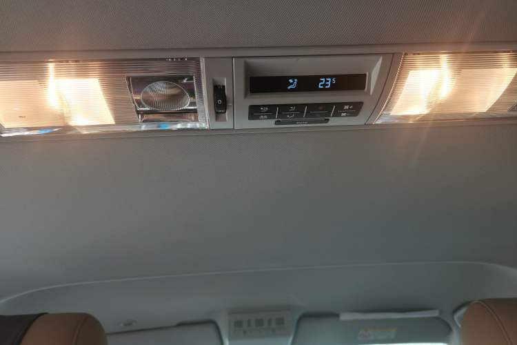 Used Volkswagen Caravelle 2019 2.0 TSI 4x4 Comfort Edition 7-Seater Headliner