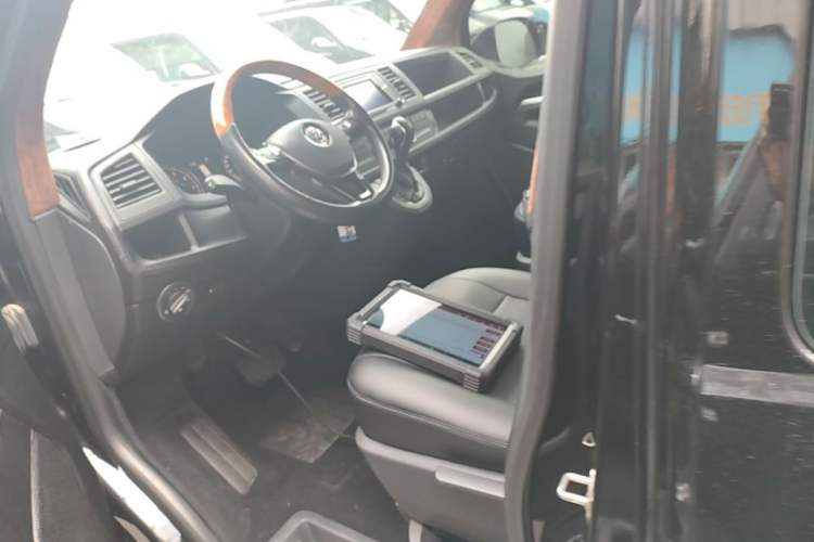 Used Volkswagen Caravelle 2019 2.0 TSI 4x4 Comfort Edition 7-Seater Left Front Seat