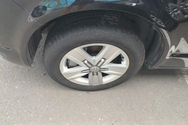 Used Volkswagen Caravelle 2019 2.0 TSI 4x4 Comfort Edition 7-Seater Left Front Wheel Hub