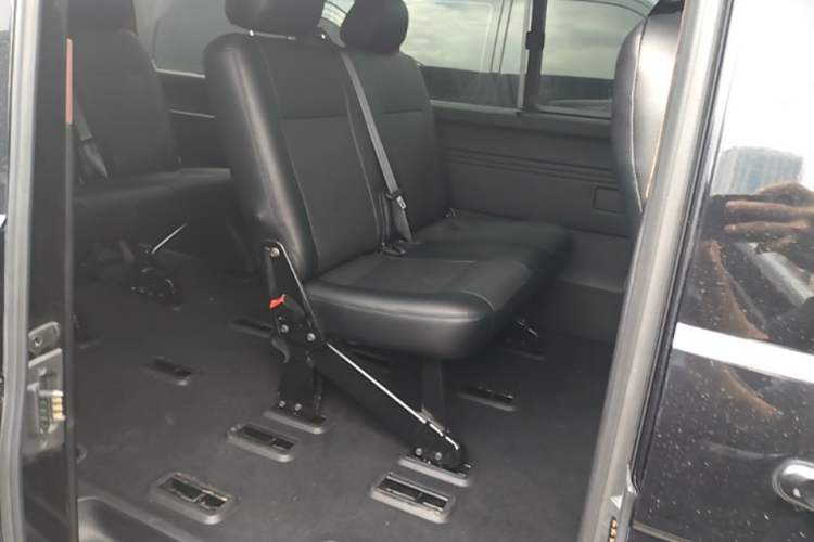 Used Volkswagen Caravelle 2019 2.0 TSI 4x4 Comfort Edition 7-Seater Left Rear Seat