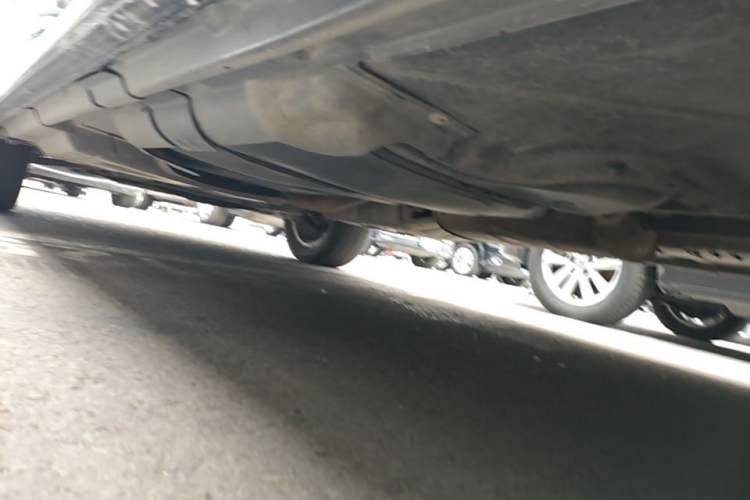Used Volkswagen Caravelle 2019 2.0 TSI 4x4 Comfort Edition 7-Seater Left Side Sill