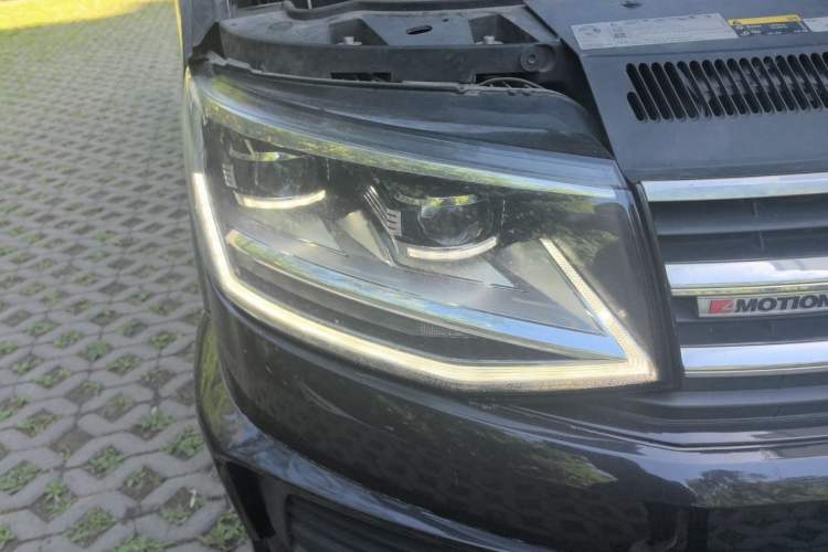 Used Volkswagen Caravelle 2019 2.0 TSI 4x4 Comfort Edition 9 Seats Right Front Headlight
