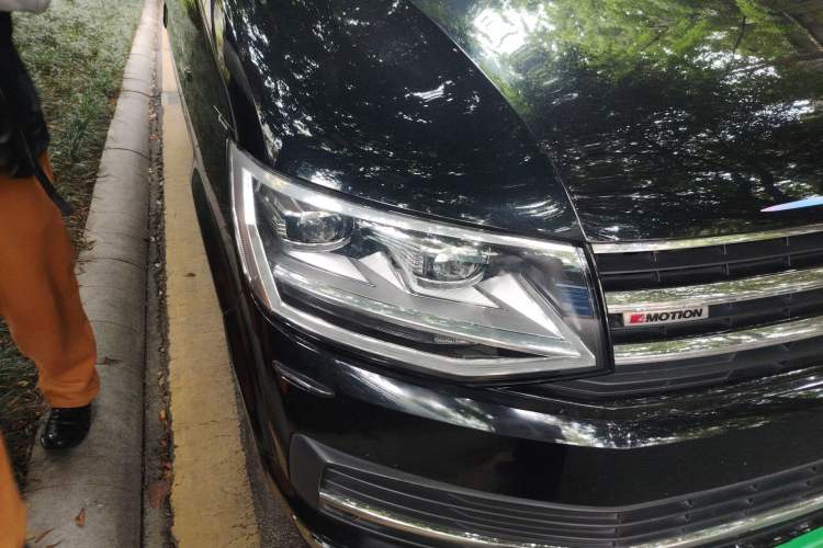 Used Volkswagen Caravelle 2019 2.0 TSI Four-Wheel Drive Luxury Edition 7 Seats Right Front Headlight