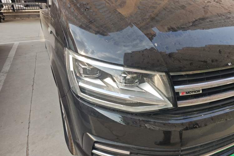 Used Volkswagen Caravelle  Right Front Headlight