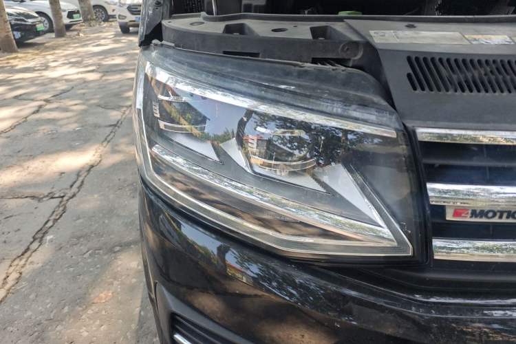 Used Volkswagen Caravelle 2019 2.0 TSI Four-Wheel Drive Luxury Edition 7 Seats Right Front Headlight