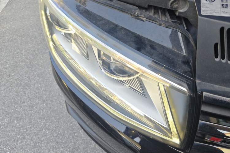 Used Volkswagen Caravelle 2019 2.0 TSI 4x4 Comfort Edition 7-Seater Right Front Headlight