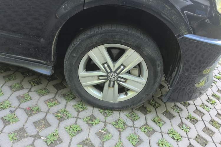Used Volkswagen Caravelle 2019 2.0 TSI 4x4 Comfort Edition 9 Seats Right Front Wheel Hub