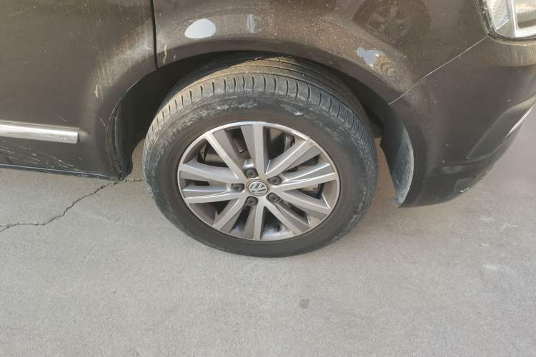 Used Volkswagen Caravelle 2019 2.0 TSI 4x4 Comfort Edition 7-Seater Right Front Wheel Hub