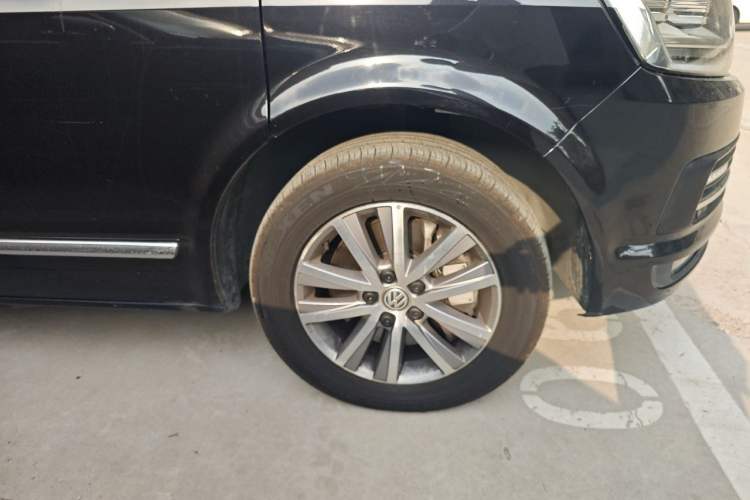 Used Volkswagen Caravelle  Right Front Wheel Hub