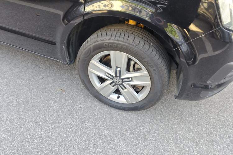 Used Volkswagen Caravelle 2019 2.0 TSI 4x4 Comfort Edition 7-Seater Right Front Wheel Hub