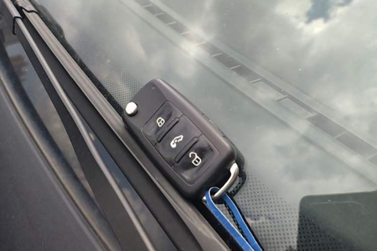 Used Volkswagen Caravelle 2019 2.0 TSI 4x4 Comfort Edition 7-Seater Vehicle Key