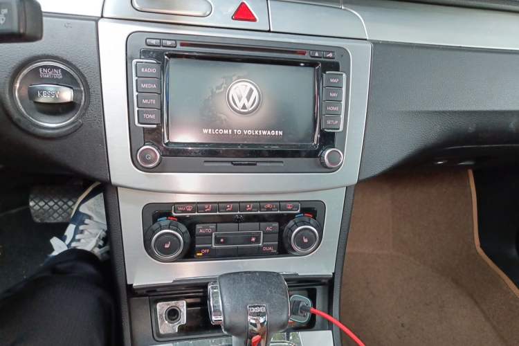 Used Volkswagen CC 2009 3.6FSI Comfort Edition Audio And AC Panel