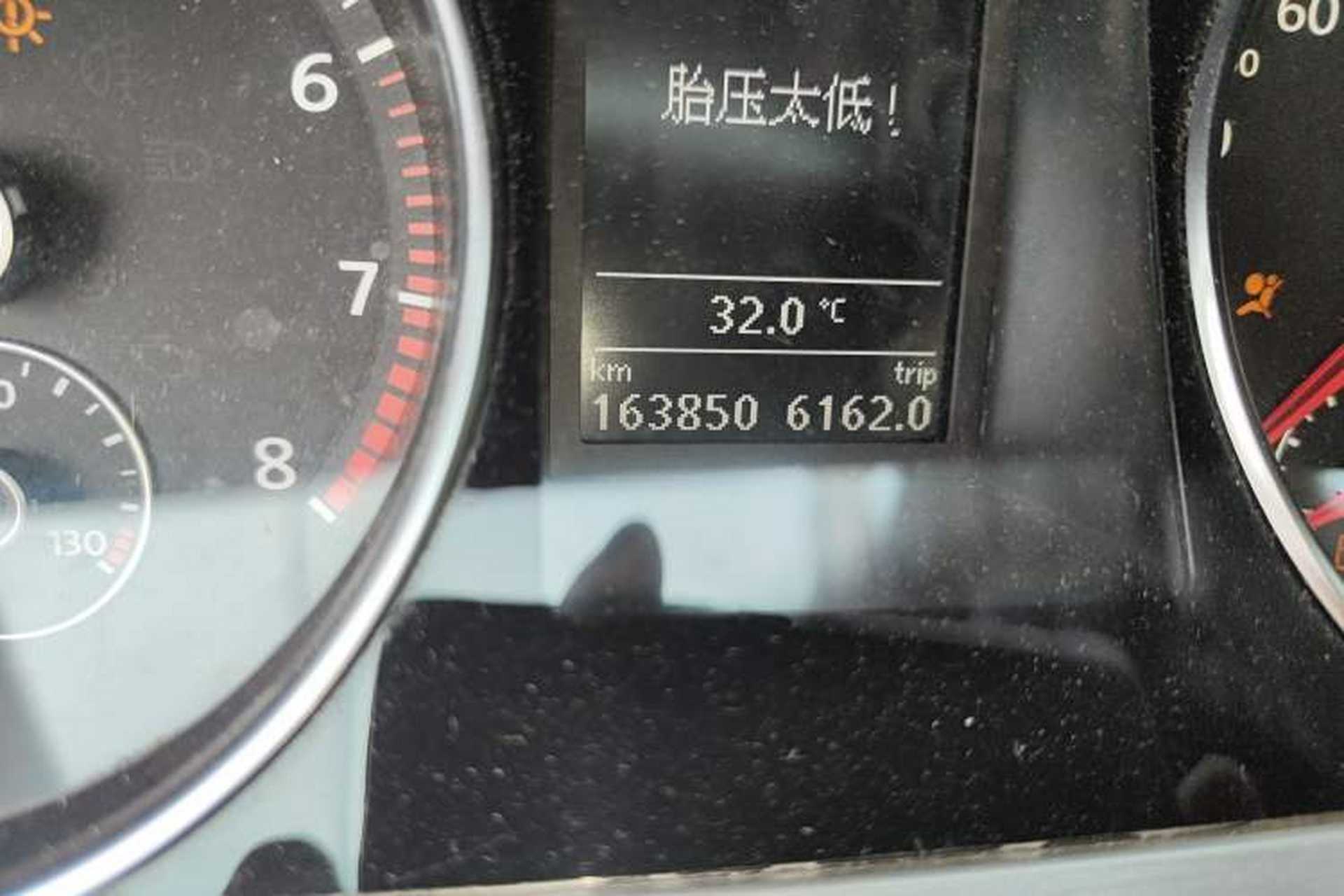 Used Volkswagen CC 2009 3.6 FSI Top-Trim Version Odometer Close Up