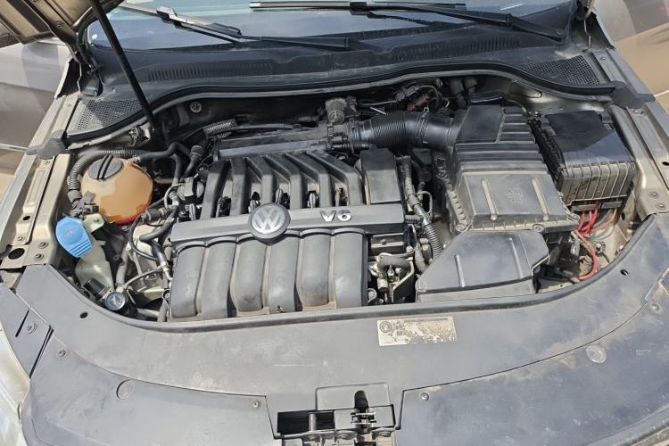Used Volkswagen CC 2009 3.6 FSI Top-Trim Version Engine Bay