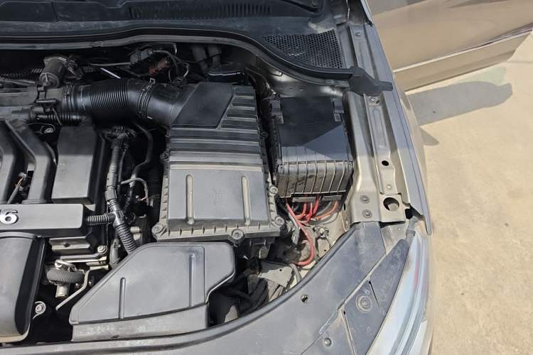 Used Volkswagen CC 2009 3.6 FSI Top-Trim Version Engine Bay Left