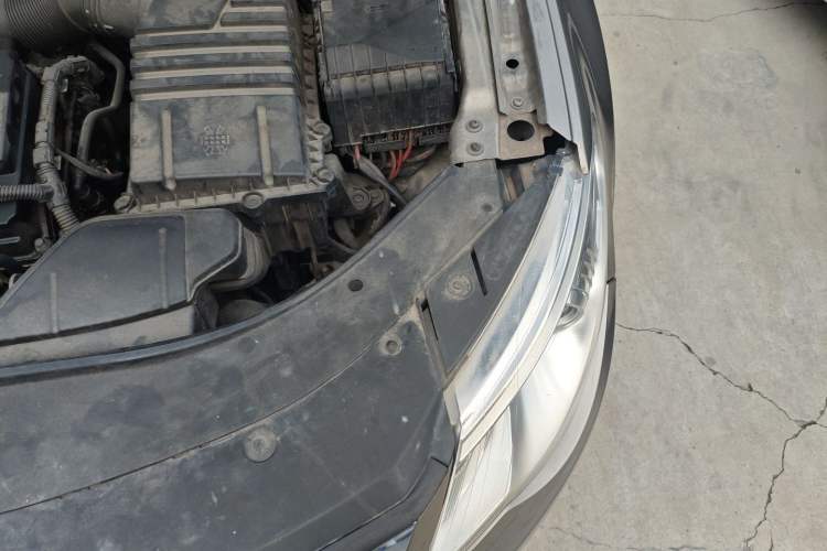 Used Volkswagen CC 2009 3.6 FSI Top-Trim Version Engine Bay Left