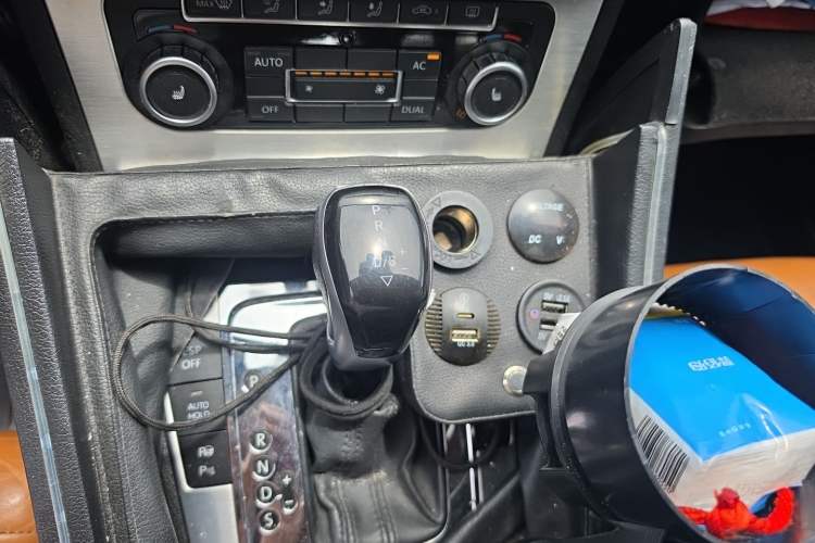 Used Volkswagen CC 2009 3.6 FSI Top-Trim Version Gear Lever