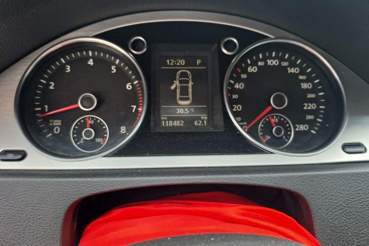 Used Volkswagen CC 2009 3.6 FSI Top-Trim Version Odometer Close Up