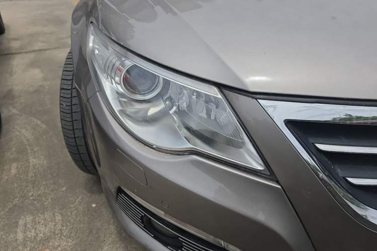 Used Volkswagen CC 2009 3.6 FSI Top-Trim Version Right Front Headlight