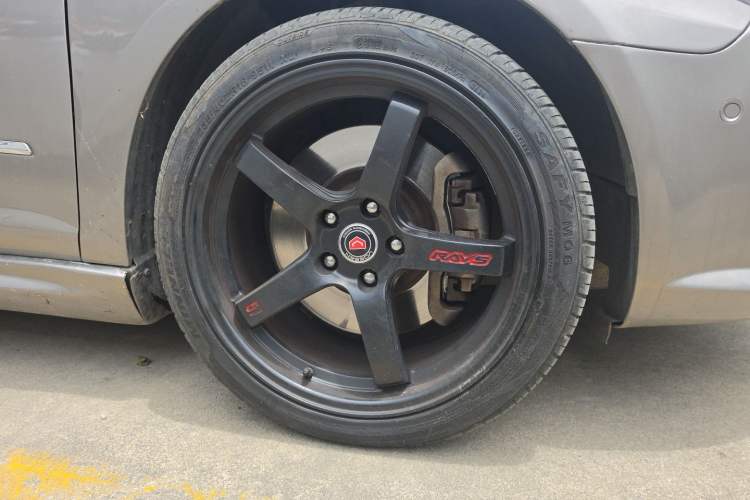 Used Volkswagen CC 2009 3.6 FSI Top-Trim Version Right Front Wheel Hub