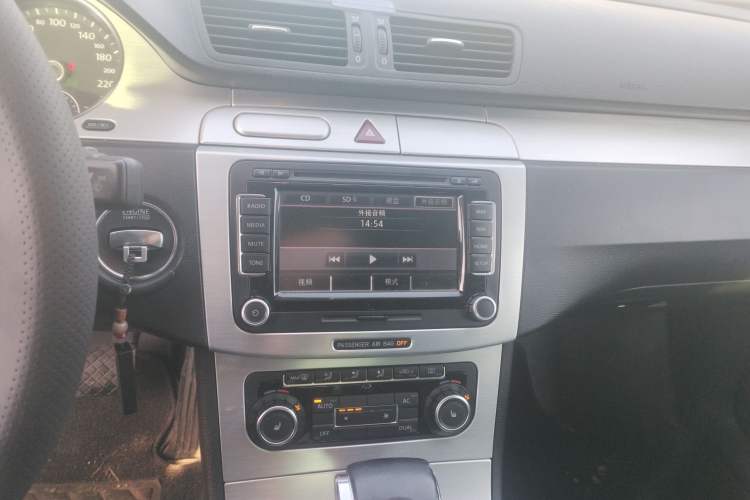 Used Volkswagen CC 2009 3.6 FSI Top-Trim Version Audio And AC Panel