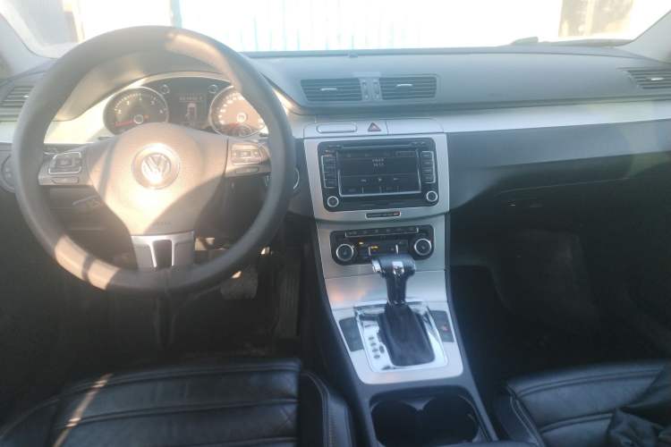 Used Volkswagen CC 2009 3.6 FSI Top-Trim Version Center Console
