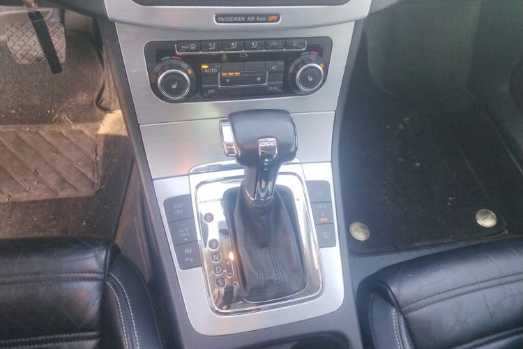 Used Volkswagen CC 2009 3.6 FSI Top-Trim Version Gear Lever