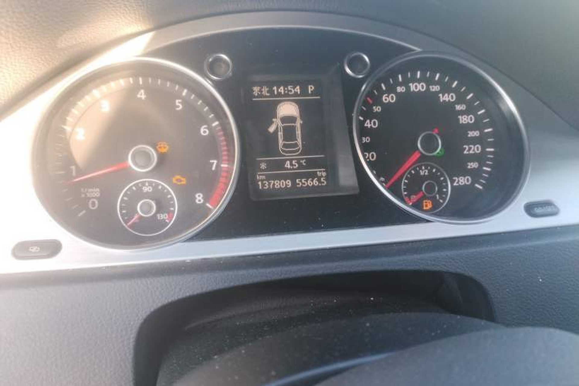 Used Volkswagen CC 2009 3.6 FSI Top-Trim Version Odometer Close Up