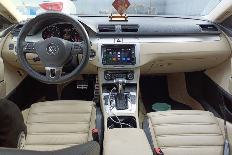 Used Volkswagen CC 2009 3.6 FSI Top-Trim Version Center Console