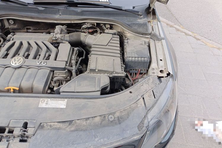 Used Volkswagen CC 2009 3.6 FSI Top-Trim Version Engine Bay Left