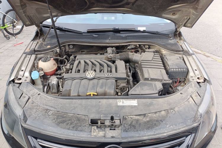 Used Volkswagen CC 2009 3.6 FSI Top-Trim Version Engine Bay