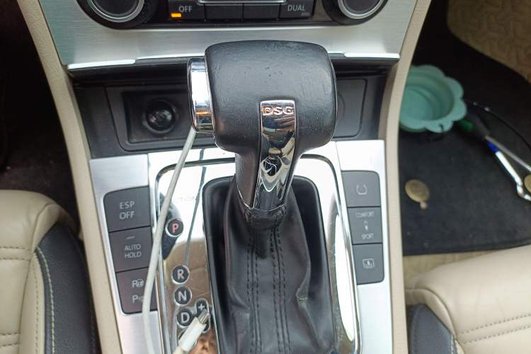 Used Volkswagen CC 2009 3.6 FSI Top-Trim Version Gear Lever