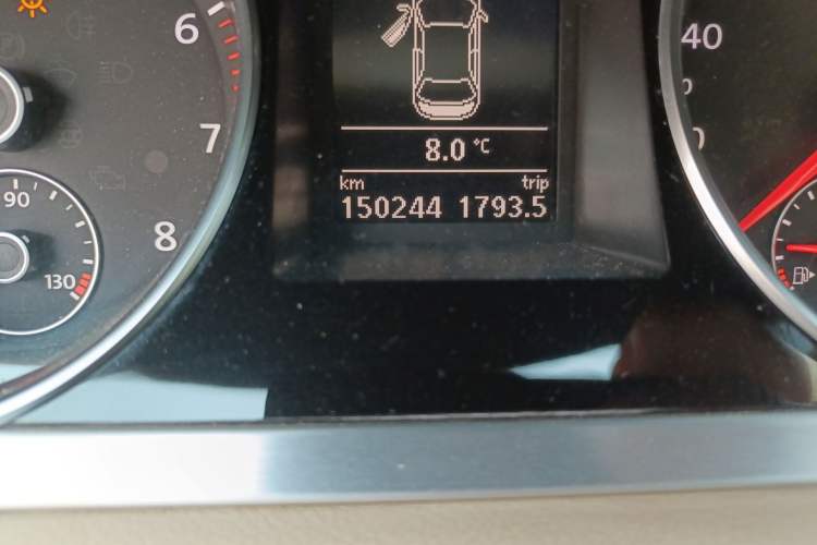 Used Volkswagen CC 2009 3.6 FSI Top-Trim Version Odometer Close Up