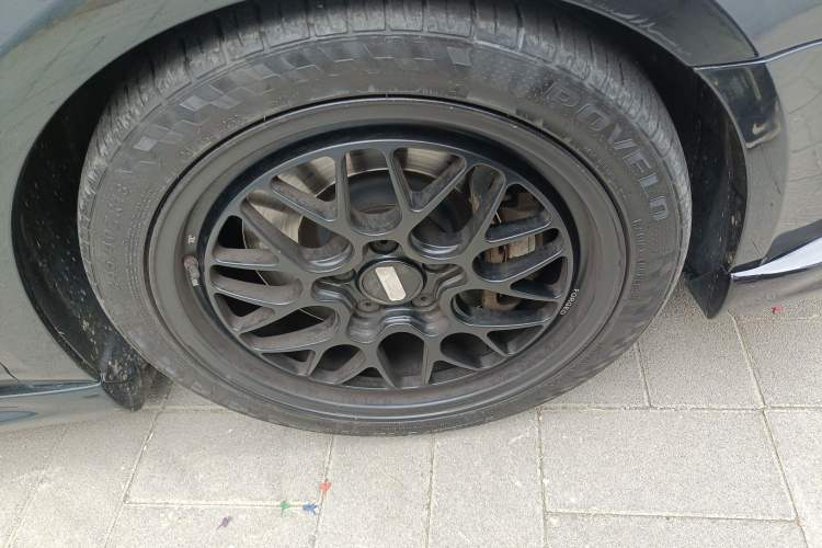 Used Volkswagen CC 2009 3.6 FSI Top-Trim Version Right Front Wheel Hub