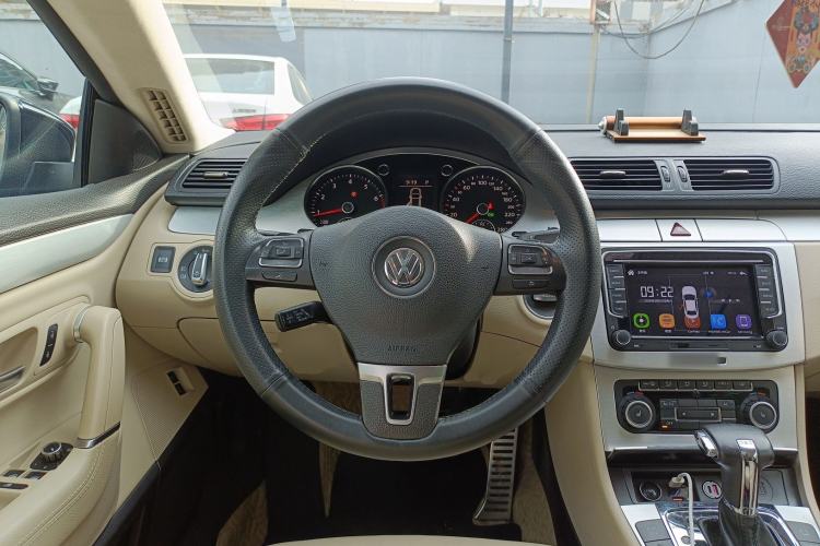 Used Volkswagen CC 2009 3.6 FSI Top-Trim Version Steering Wheel