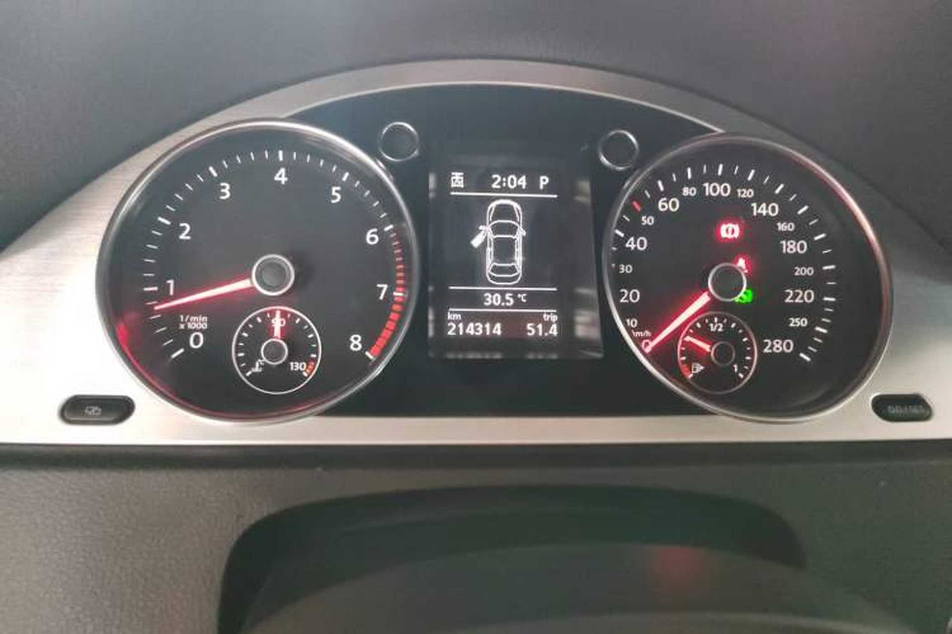 Used Volkswagen CC 2009 3.6 FSI Top-Trim Version Odometer Close Up