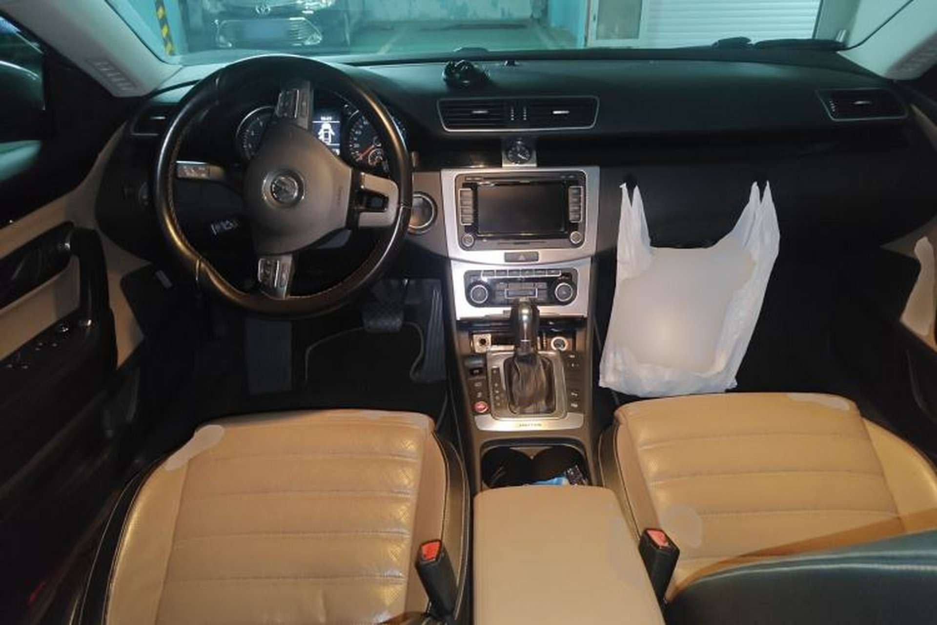 Used Volkswagen CC 2009 3.6FSI Comfort Edition Center Console