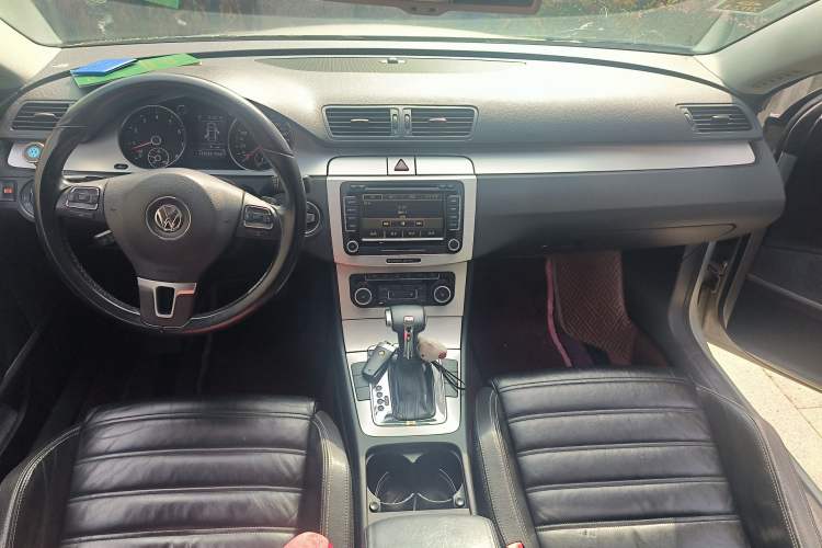 Used Volkswagen CC 2009 3.6FSI Comfort Edition Center Console