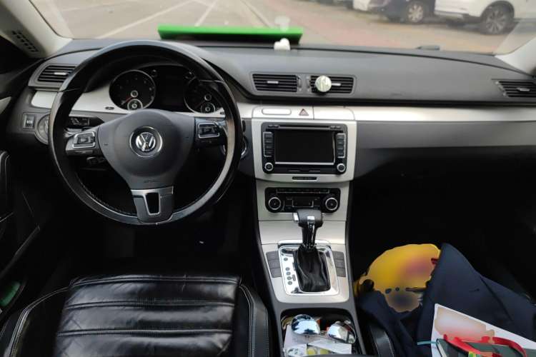 Used Volkswagen CC 2009 3.6 FSI Top-Trim Version Center Console
